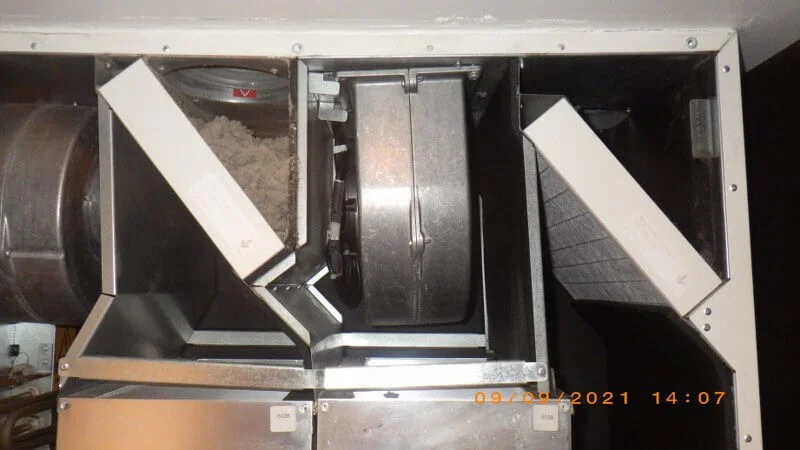 Ventilatsiooniagregaadi filtrid enne — Ventilatsiooni puhastus