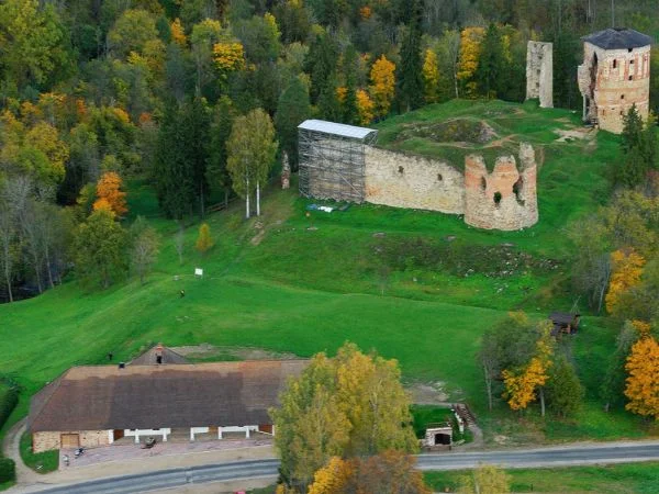 Vastseliina piiskopilinnus — Avaleht